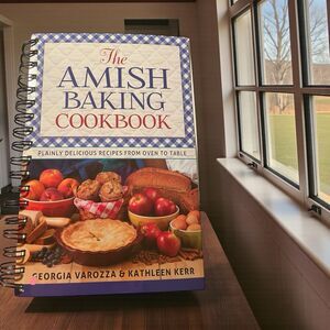 The Amish Baking Cookbook: Plainly Delicious Recipes from Oven to Table
